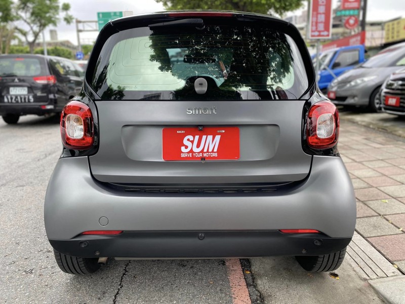 Smart  SMART FORTWO 金鑽店~SMART Fortwo 2人座 1.0 灰黑雙色 4安 循跡防滑 斜坡起步輔助 胎壓監控 定速 全景天窗 方向盤快控鍵 恆溫空調 LED日行燈 等多項配備！ | 新北市汽車商業同業公會｜TACA優良車商聯盟｜中古、二手車買車賣車公會認證保固