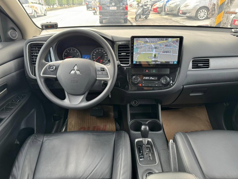 Mitsubishi  Outlander 金鑽店~Outlander 2.4 定速3安 里程保證 安卓機 倒車影像 導航 方向盤快控鍵 恆溫空調 等多項配備！ | 新北市汽車商業同業公會｜TACA優良車商聯盟｜中古、二手車買車賣車公會認證保固