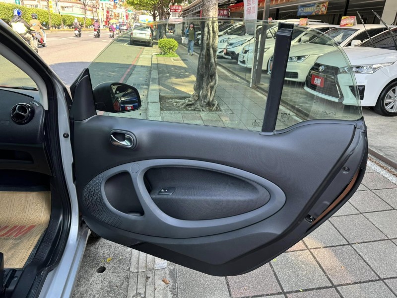 Smart  SMART FORTWO 金鑽店~SMART 2人座 超級省油 都市小車 停車方便 遮風擋雨 情侶約會神車！ | 新北市汽車商業同業公會｜TACA優良車商聯盟｜中古、二手車買車賣車公會認證保固