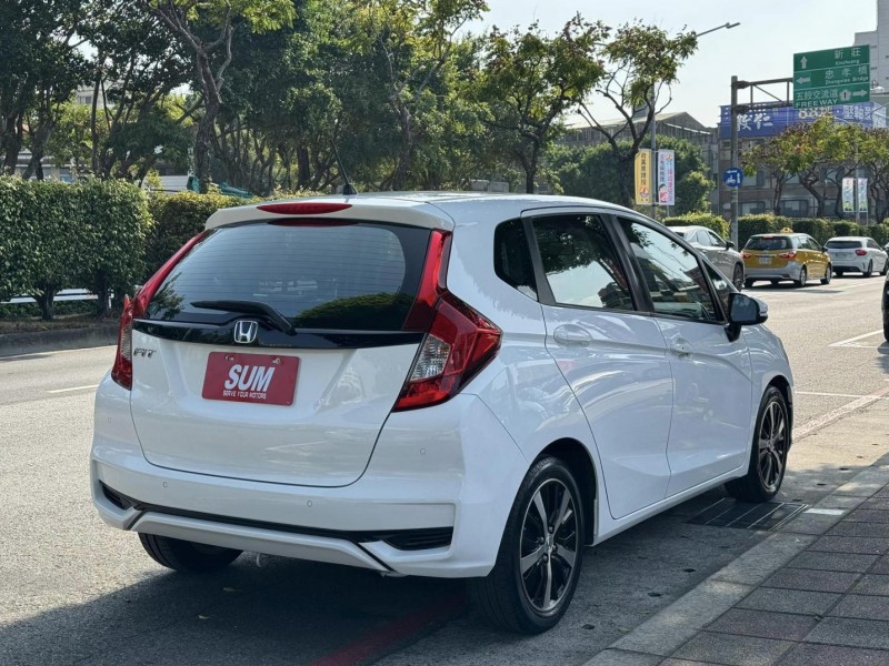 Honda  FIT 金鑽店~FIT 1.5頂級S版 ㄧ手車 里程保證6萬多公里 循跡防滑 胎壓監控 斜坡起步輔助 6安 免鑰啟動車門鎖 定速 恆溫空調 換檔撥片 原廠多功能大螢幕等多項配備！ | 新北市汽車商業同業公會｜TACA優良車商聯盟｜中古、二手車買車賣車公會認證保固