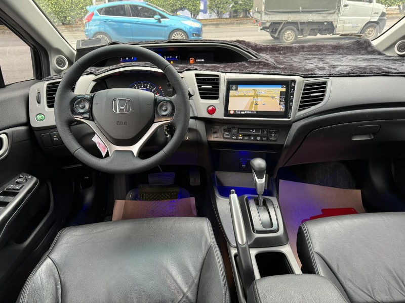 Honda  Civic 金鑽店~Civic 九代 1.8 VTi-S 黑色 4安 定速 天窗 多功能大螢幕 導航 藍芽系統 換檔撥片 恆溫空調HID頭燈 等多項配備！ 省油代步車 | 新北市汽車商業同業公會｜TACA優良車商聯盟｜中古、二手車買車賣車公會認證保固