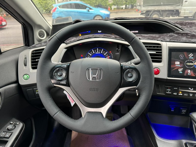 Honda  Civic 金鑽店~Civic 九代 1.8 VTi-S 黑色 4安 定速 天窗 多功能大螢幕 導航 藍芽系統 換檔撥片 恆溫空調HID頭燈 等多項配備！ 省油代步車 | 新北市汽車商業同業公會｜TACA優良車商聯盟｜中古、二手車買車賣車公會認證保固