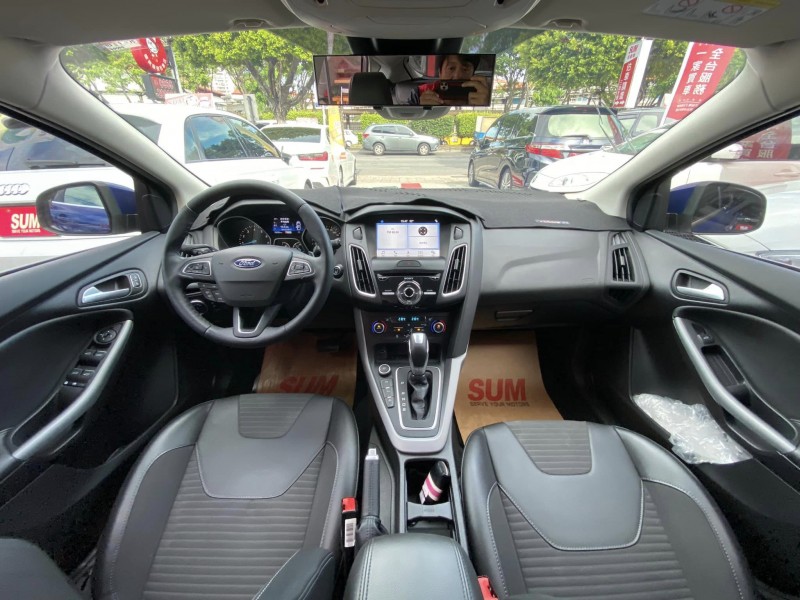 Ford/福特  Focus 金鑽店~focus  S頂級運動版 1.5T 寶藍色 里程保證3萬多公里 6安 車道偏離警示 車道變換輔助 AEB自動煞停 胎壓監控 遠光燈自動控制 盲點偵測 自動停車 天窗 倒車影像 免鑰啟動車門鎖 定速 導航 換檔撥片 等多項配備！ | 新北市汽車商業同業公會｜TACA優良車商聯盟｜中古、二手車買車賣車公會認證保固