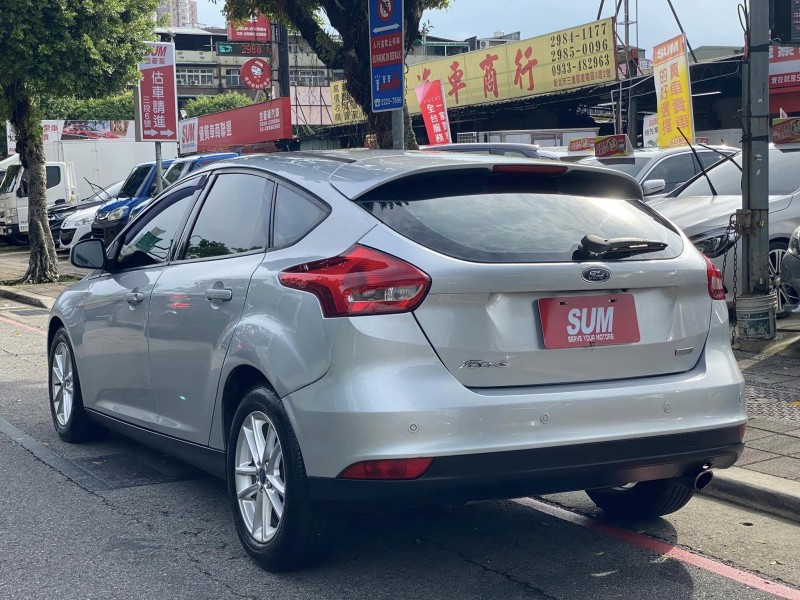 Ford/福特  Focus 金鑽店~focus 1.5T 銀色 里程保證 4安 循跡防滑系統 斜坡起步輔助 胎壓監控 定速 原廠大螢幕 導航 倒車影像 行車記錄器 藍芽音樂 換檔撥片 方向盤快控鍵 等多項配備！ | 新北市汽車商業同業公會｜TACA優良車商聯盟｜中古、二手車買車賣車公會認證保固