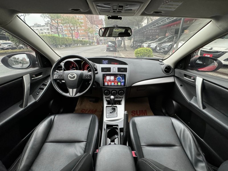 Mazda  Mazda3 金鑽店~馬3 紅 2.0 雙安 免鑰匙啟動車門鎖 天窗 安卓機 方向盤快控鍵 換檔撥片 恆溫空調 分區恆溫 HID頭燈 等多項配備！ | 新北市汽車商業同業公會｜TACA優良車商聯盟｜中古、二手車買車賣車公會認證保固