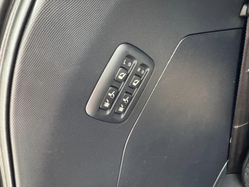 Toyota  Previa 金鑽店~網路超少，年份超新，這台是小改款又小改款的新進2018年式 PREVIA 2.4 最頂級 雙電動滑門（有原廠空力套件組小改款後才有） 循跡防滑 斜坡起步輔助 胎壓監控 7安 免鑰啟動車門鎖 定速 環景影像 光感應頭燈 電動尾門 電動摺疊後視鏡 第三排座椅電動收摺 後座影音系統 全景天窗 分區恆溫空調 電動座椅 電熱椅 後座出風口 主動轉向頭燈 HID頭燈 等多項配備！ | 新北市汽車商業同業公會｜TACA優良車商聯盟｜中古、二手車買車賣車公會認證保固