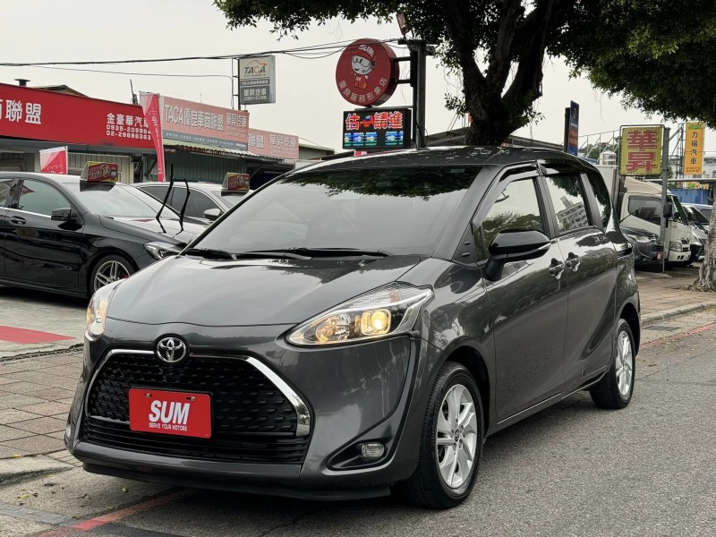 Toyota  SIENTA 金鑽店~SIENTA 1.8 雙電滑門 里程保證2萬多公里 車道偏離 變換輔助系統 AEB自動緊急煞車系統 遠光燈自動控制 胎壓監控 斜坡起步輔助 循跡防滑 8安 免鑰啟動車門鎖 定速 光感應頭燈 電動摺疊後視鏡 盲點偵測 藍芽通訊 方向盤快控鍵 恆溫空調 後座出風口 粉塵過濾器 LED日行燈 倒車影像 等多項配備！ | 新北市汽車商業同業公會｜TACA優良車商聯盟｜中古、二手車買車賣車公會認證保固