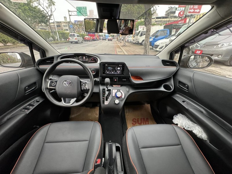 Toyota  SIENTA 金鑽店~SIENTA 1.8 雙電滑門 里程保證2萬多公里 車道偏離 變換輔助系統 AEB自動緊急煞車系統 遠光燈自動控制 胎壓監控 斜坡起步輔助 循跡防滑 8安 免鑰啟動車門鎖 定速 光感應頭燈 電動摺疊後視鏡 盲點偵測 藍芽通訊 方向盤快控鍵 恆溫空調 後座出風口 粉塵過濾器 LED日行燈 倒車影像 等多項配備！ | 新北市汽車商業同業公會｜TACA優良車商聯盟｜中古、二手車買車賣車公會認證保固