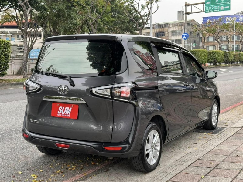 Toyota  SIENTA 金鑽店~SIENTA 1.8 雙電滑門 里程保證2萬多公里 車道偏離 變換輔助系統 AEB自動緊急煞車系統 遠光燈自動控制 胎壓監控 斜坡起步輔助 循跡防滑 8安 免鑰啟動車門鎖 定速 光感應頭燈 電動摺疊後視鏡 盲點偵測 藍芽通訊 方向盤快控鍵 恆溫空調 後座出風口 粉塵過濾器 LED日行燈 倒車影像 等多項配備！ | 新北市汽車商業同業公會｜TACA優良車商聯盟｜中古、二手車買車賣車公會認證保固