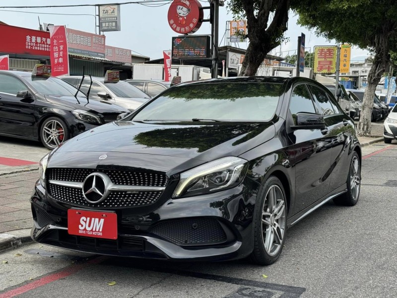 Mercedes-Benz/賓士   A-CLASS  A180 金鑽店~超帥的賓士 5門掀背車來啦！新進2017年式 最頂規的A180 AMG版本 只跑6萬多公里喔！前車主非常的顧車 買到賺到 此車主要配備有 循跡防滑 9安 胎壓監控 主動安全預防系統 免鑰啟動車門鎖 定速 倒車影像 自動停車系統 光感應頭燈 雨滴感應雨刷 換檔撥片 恆溫分區空調 粉塵過濾器 雙前座跑車座椅 電動記憶座椅 後座出風口 LED頭燈 空力套件 等超多樣配備！ | 新北市汽車商業同業公會｜TACA優良車商聯盟｜中古、二手車買車賣車公會認證保固