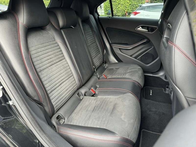 Mercedes-Benz/賓士   A-CLASS  A180 金鑽店~超帥的賓士 5門掀背車來啦！新進2017年式 最頂規的A180 AMG版本 只跑9萬多公里喔！前車主非常的顧車 買到賺到 此車主要配備有 循跡防滑 9安 胎壓監控 主動安全預防系統 免鑰啟動車門鎖 定速 倒車影像 自動停車系統 光感應頭燈 雨滴感應雨刷 換檔撥片 恆溫分區空調 粉塵過濾器 雙前座跑車座椅 電動記憶座椅 後座出風口 LED頭燈 空力套件 等超多樣配備！ | 新北市汽車商業同業公會｜TACA優良車商聯盟｜中古、二手車買車賣車公會認證保固