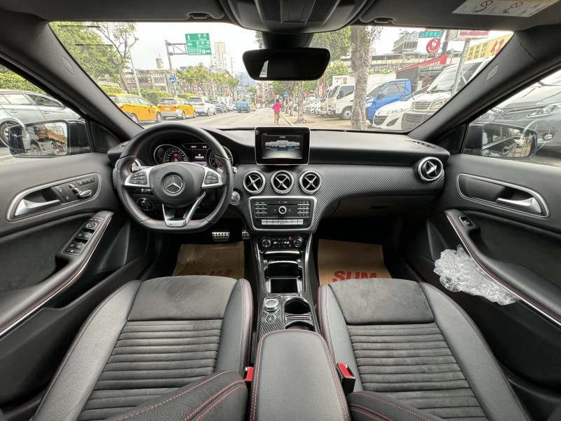 Mercedes-Benz/賓士   A-CLASS  A180 金鑽店~超帥的賓士 5門掀背車來啦！新進2017年式 最頂規的A180 AMG版本 只跑9萬多公里喔！前車主非常的顧車 買到賺到 此車主要配備有 循跡防滑 9安 胎壓監控 主動安全預防系統 免鑰啟動車門鎖 定速 倒車影像 自動停車系統 光感應頭燈 雨滴感應雨刷 換檔撥片 恆溫分區空調 粉塵過濾器 雙前座跑車座椅 電動記憶座椅 後座出風口 LED頭燈 空力套件 等超多樣配備！ | 新北市汽車商業同業公會｜TACA優良車商聯盟｜中古、二手車買車賣車公會認證保固