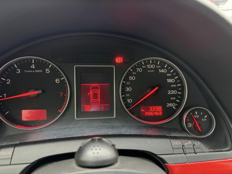 Audi  A4 金鑽店~超優質的代步車來囉！2004年式奧迪A4渦輪增壓1.8T 只賣10多萬！車況和內裝都顧得非常漂亮！ | 新北市汽車商業同業公會｜TACA優良車商聯盟｜中古、二手車買車賣車公會認證保固