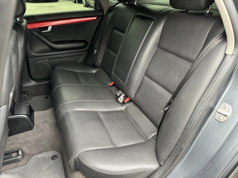 Audi  A4 金鑽店~超優質的代步車來囉！2004年式奧迪A4渦輪增壓1.8T 只賣10多萬！車況和內裝都顧得非常漂亮！ | 新北市汽車商業同業公會｜TACA優良車商聯盟｜中古、二手車買車賣車公會認證保固