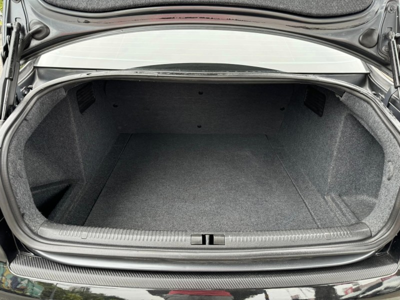 Audi  A4 金鑽店~超優質的代步車來囉！2004年式奧迪A4渦輪增壓1.8T 只賣10多萬！車況和內裝都顧得非常漂亮！ | 新北市汽車商業同業公會｜TACA優良車商聯盟｜中古、二手車買車賣車公會認證保固