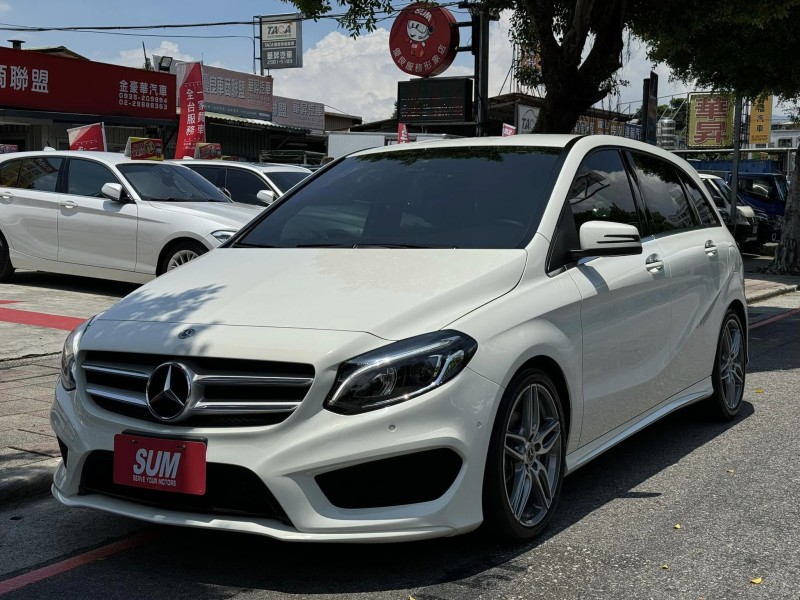 Mercedes-Benz/賓士   B-CLASS  B180 金鑽店~賓士總代理B180 AMG版本！ 主要配備有，AEB自動煞停 主動安全預防系統 循跡防滑 胎壓監控 9安 免鑰匙啟動車門鎖 定速 自動停車系統 光感應頭燈 雨滴感應雨刷 倒車影像 電動摺疊後視鏡 換檔撥片 分區恆溫空調 粉塵過濾器 雙電動記憶座椅 後座出風口 LED日行燈 頭燈 尾燈 空力套件 等超多項配備！ | 新北市汽車商業同業公會｜TACA優良車商聯盟｜中古、二手車買車賣車公會認證保固