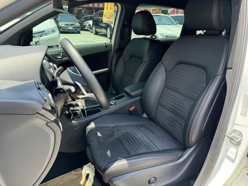 Mercedes-Benz/賓士   B-CLASS  B180 金鑽店~賓士總代理B180 AMG版本！ 主要配備有，AEB自動煞停 主動安全預防系統 循跡防滑 胎壓監控 9安 免鑰匙啟動車門鎖 定速 自動停車系統 光感應頭燈 雨滴感應雨刷 倒車影像 電動摺疊後視鏡 換檔撥片 分區恆溫空調 粉塵過濾器 雙電動記憶座椅 後座出風口 LED日行燈 頭燈 尾燈 空力套件 等超多項配備！ | 新北市汽車商業同業公會｜TACA優良車商聯盟｜中古、二手車買車賣車公會認證保固