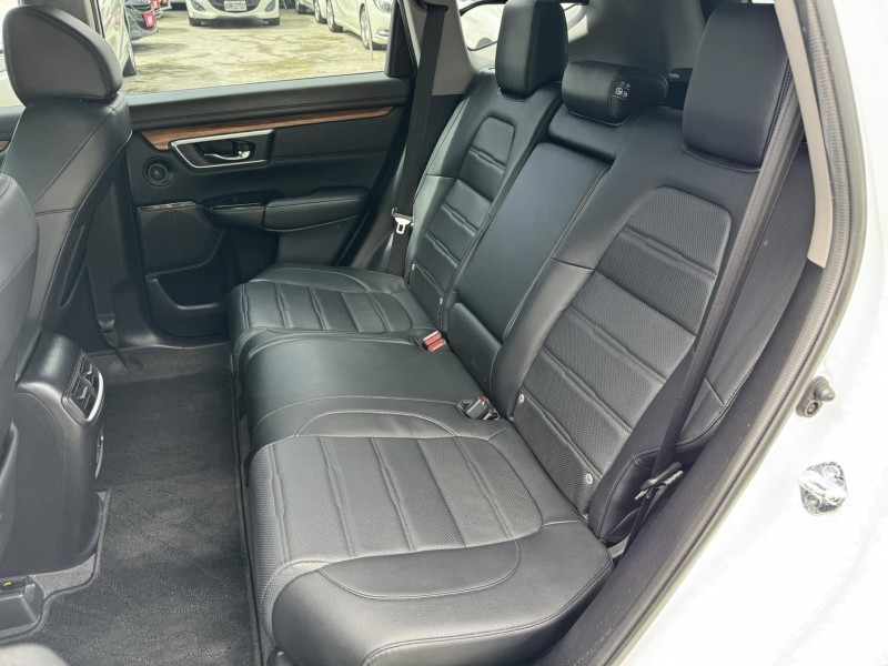 Honda  CR-V 金鑽店~CR-V 1.5S 里程保證5萬多公里 ！主要配備有 ACC主動跟車 車道維持輔助 車道偏離警示 車道變換輔助 斜坡起步輔助 循跡防滑 AEB自動緊急煞車 遠光燈自動控制 胎壓監控 8安 免鑰啟動車門鎖 定速 雨滴感應雨刷 全景天窗 電動尾門 衛星導航 恆溫分區空調 電動座椅 後座出風口 換檔撥片 LED日行燈 頭燈 尾燈 等超多項配備！ | 新北市汽車商業同業公會｜TACA優良車商聯盟｜中古、二手車買車賣車公會認證保固