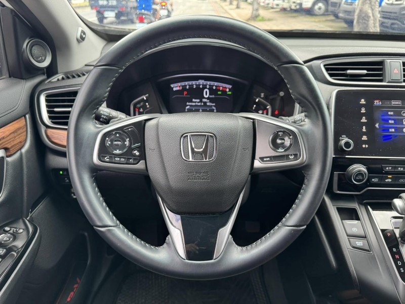 Honda  CR-V 金鑽店~CR-V 1.5S 里程保證5萬多公里 ！主要配備有 ACC主動跟車 車道維持輔助 車道偏離警示 車道變換輔助 斜坡起步輔助 循跡防滑 AEB自動緊急煞車 遠光燈自動控制 胎壓監控 8安 免鑰啟動車門鎖 定速 雨滴感應雨刷 全景天窗 電動尾門 衛星導航 恆溫分區空調 電動座椅 後座出風口 換檔撥片 LED日行燈 頭燈 尾燈 等超多項配備！ | 新北市汽車商業同業公會｜TACA優良車商聯盟｜中古、二手車買車賣車公會認證保固