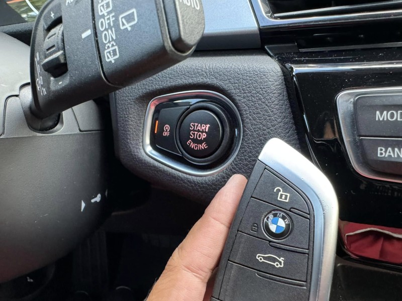 BMW/ 寶馬  2 SERIES  218i 金鑽店~BMW218i 白 主要配備有 循跡防滑 斜坡起步輔助 胎壓監控 6安 免鑰啟動車門 定速 倒車影像 光感應頭燈 雨滴感應雨刷 電動折疊後視鏡 分區恆溫空調 雙電動座椅 粉塵過濾器 後座出風口 LED日行燈 頭燈 尾燈 等多項配備！ | 新北市汽車商業同業公會｜TACA優良車商聯盟｜中古、二手車買車賣車公會認證保固