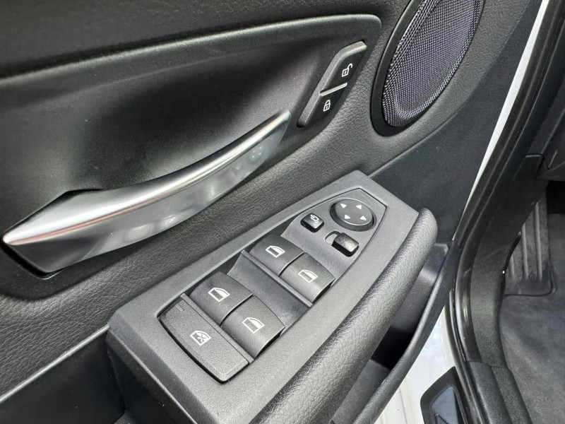 BMW/ 寶馬  2 SERIES  218i 金鑽店~BMW218i 白 主要配備有 循跡防滑 斜坡起步輔助 胎壓監控 6安 免鑰啟動車門 定速 倒車影像 光感應頭燈 雨滴感應雨刷 電動折疊後視鏡 分區恆溫空調 雙電動座椅 粉塵過濾器 後座出風口 LED日行燈 頭燈 尾燈 等多項配備！ | 新北市汽車商業同業公會｜TACA優良車商聯盟｜中古、二手車買車賣車公會認證保固