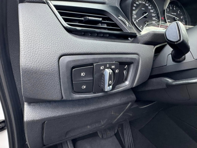 BMW/ 寶馬  2 SERIES  218i 金鑽店~BMW218i 白 主要配備有 循跡防滑 斜坡起步輔助 胎壓監控 6安 免鑰啟動車門 定速 倒車影像 光感應頭燈 雨滴感應雨刷 電動折疊後視鏡 分區恆溫空調 雙電動座椅 粉塵過濾器 後座出風口 LED日行燈 頭燈 尾燈 等多項配備！ | 新北市汽車商業同業公會｜TACA優良車商聯盟｜中古、二手車買車賣車公會認證保固