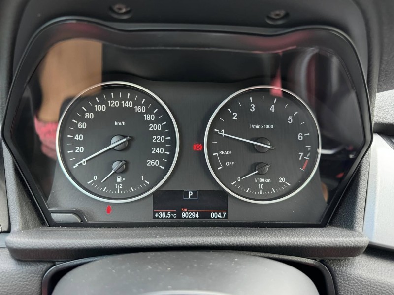 BMW/ 寶馬  2 SERIES  218i 金鑽店~BMW218i 白 主要配備有 循跡防滑 斜坡起步輔助 胎壓監控 6安 免鑰啟動車門 定速 倒車影像 光感應頭燈 雨滴感應雨刷 電動折疊後視鏡 分區恆溫空調 雙電動座椅 粉塵過濾器 後座出風口 LED日行燈 頭燈 尾燈 等多項配備！ | 新北市汽車商業同業公會｜TACA優良車商聯盟｜中古、二手車買車賣車公會認證保固