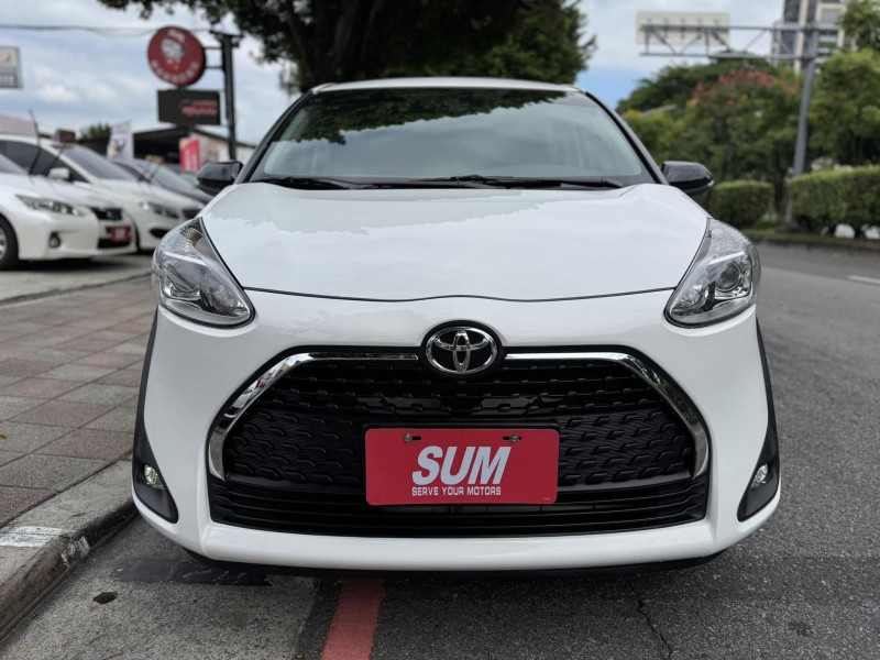 Toyota  SIENTA 金鑽店~SIENTA 1.8 雙電滑門 車道偏離 變換輔助系統 AEB自動緊急煞車系統 遠光燈自動控制 胎壓監控 斜坡起步輔助 循跡防滑 8安 免鑰啟動車門鎖 定速 光感應頭燈 電動摺疊後視鏡 盲點偵測 藍芽通訊 方向盤快控鍵 恆溫空調 後座出風口 粉塵過濾器 LED日行燈 等多項配備！ | 新北市汽車商業同業公會｜TACA優良車商聯盟｜中古、二手車買車賣車公會認證保固