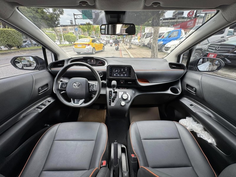 Toyota  SIENTA 金鑽店~SIENTA 1.8 雙電滑門 車道偏離 變換輔助系統 AEB自動緊急煞車系統 遠光燈自動控制 胎壓監控 斜坡起步輔助 循跡防滑 8安 免鑰啟動車門鎖 定速 光感應頭燈 電動摺疊後視鏡 盲點偵測 藍芽通訊 方向盤快控鍵 恆溫空調 後座出風口 粉塵過濾器 LED日行燈 等多項配備！ | 新北市汽車商業同業公會｜TACA優良車商聯盟｜中古、二手車買車賣車公會認證保固