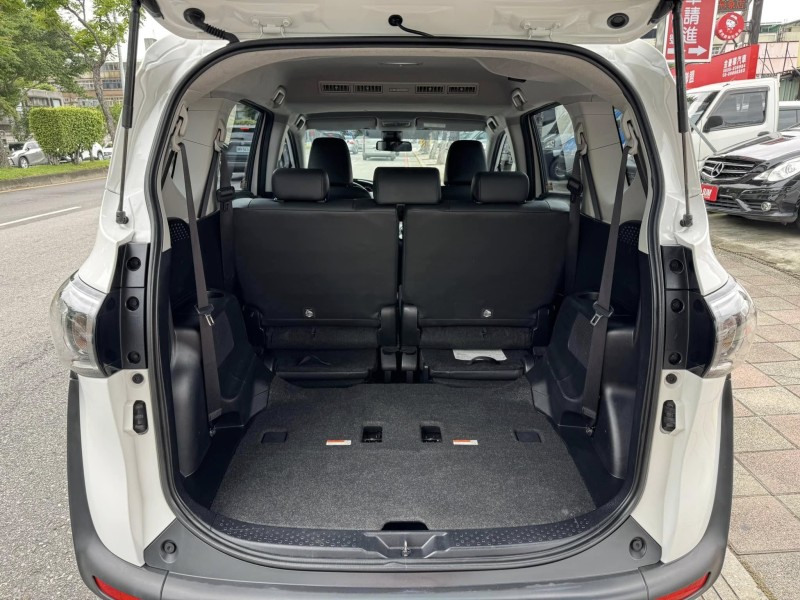 Toyota  SIENTA 金鑽店~SIENTA 1.8 雙電滑門 車道偏離 變換輔助系統 AEB自動緊急煞車系統 遠光燈自動控制 胎壓監控 斜坡起步輔助 循跡防滑 8安 免鑰啟動車門鎖 定速 光感應頭燈 電動摺疊後視鏡 盲點偵測 藍芽通訊 方向盤快控鍵 恆溫空調 後座出風口 粉塵過濾器 LED日行燈 等多項配備！ | 新北市汽車商業同業公會｜TACA優良車商聯盟｜中古、二手車買車賣車公會認證保固