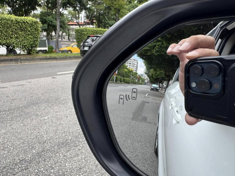 Toyota  SIENTA 金鑽店~SIENTA 1.8 雙電滑門 車道偏離 變換輔助系統 AEB自動緊急煞車系統 遠光燈自動控制 胎壓監控 斜坡起步輔助 循跡防滑 8安 免鑰啟動車門鎖 定速 光感應頭燈 電動摺疊後視鏡 盲點偵測 藍芽通訊 方向盤快控鍵 恆溫空調 後座出風口 粉塵過濾器 LED日行燈 等多項配備！ | 新北市汽車商業同業公會｜TACA優良車商聯盟｜中古、二手車買車賣車公會認證保固