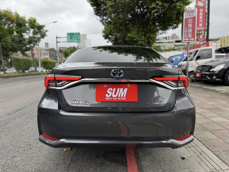Toyota  Altis 金鑽店~ALTIS油電 里程保證只跑3萬多公里!! 車況超優 主要配備有，ACC自動跟車升級全速域 車道偏離 車道變換 車道維持 循跡防滑 斜坡起步輔助 AEB自動煞停 遠光燈自動控制 胎壓監控 9安 免鑰啟動車門鎖 定速 盲點偵測 安卓機 導航 倒車影像 恆溫空調 粉塵過濾器 後座出風口 LED日行燈 等超多項配備！ | 新北市汽車商業同業公會｜TACA優良車商聯盟｜中古、二手車買車賣車公會認證保固