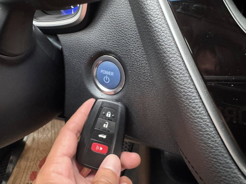 Toyota  Altis 金鑽店~ALTIS油電 里程保證只跑3萬多公里!! 車況超優 主要配備有，ACC自動跟車升級全速域 車道偏離 車道變換 車道維持 循跡防滑 斜坡起步輔助 AEB自動煞停 遠光燈自動控制 胎壓監控 9安 免鑰啟動車門鎖 定速 盲點偵測 安卓機 導航 倒車影像 恆溫空調 粉塵過濾器 後座出風口 LED日行燈 等超多項配備！ | 新北市汽車商業同業公會｜TACA優良車商聯盟｜中古、二手車買車賣車公會認證保固