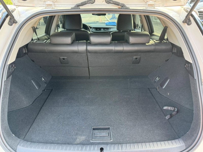 Lexus  CT200H 金鑽店~CT200h 白 油電混合 1.8 省油省稅 主要配備有，循跡防滑 免鑰啟動車門鎖 定速 光感應頭燈 感應雨刷 10安 方向盤快控鍵 分區恆溫空調 駕駛座電動座椅 雙前座電熱椅 LED日行燈 尾燈 等多項配備！ | 新北市汽車商業同業公會｜TACA優良車商聯盟｜中古、二手車買車賣車公會認證保固