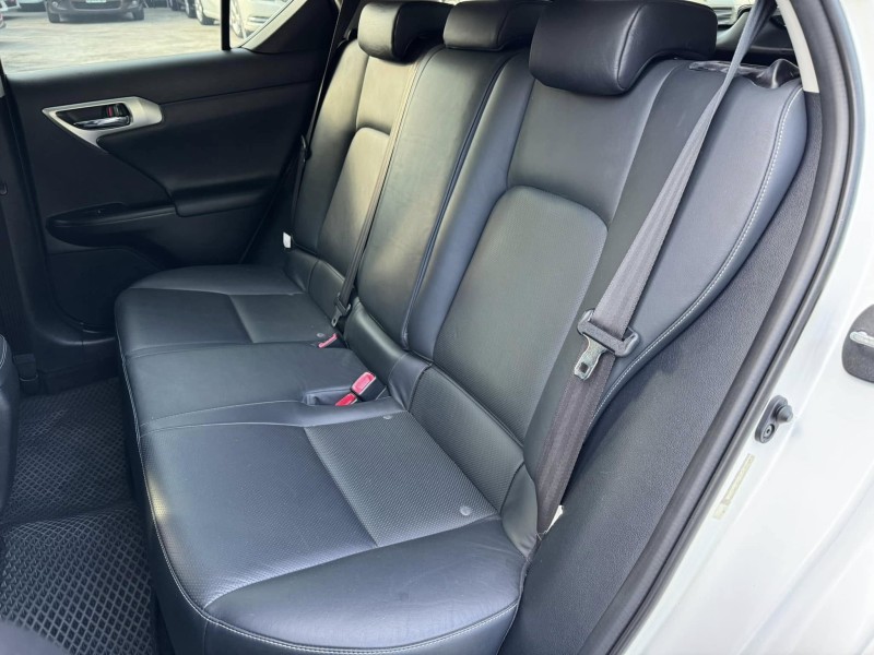 Lexus  CT200H 金鑽店~CT200h 白 油電混合 1.8 省油省稅 主要配備有，循跡防滑 免鑰啟動車門鎖 定速 光感應頭燈 感應雨刷 10安 方向盤快控鍵 分區恆溫空調 駕駛座電動座椅 雙前座電熱椅 LED日行燈 尾燈 等多項配備！ | 新北市汽車商業同業公會｜TACA優良車商聯盟｜中古、二手車買車賣車公會認證保固