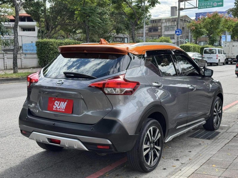 Nissan  Kicks 金鑽店~ Kicks 1.5 智行旗艦版 主要配備有 車道偏離警示 車道變換輔助 AEB自動緊急煞車 遠光燈自動控制 胎壓監控 斜坡起步輔助 循跡防滑 6安 免鑰啟動車門鎖 定速 倒車影像輔助 360度環景影像 光感應頭燈 電動摺疊後視鏡 選配前後行車記錄器 導航 Apple CarPlay 恆溫空調 粉塵過濾器 LED頭燈 車頂行李架 空力套件 等超多項配備！ | 新北市汽車商業同業公會｜TACA優良車商聯盟｜中古、二手車買車賣車公會認證保固