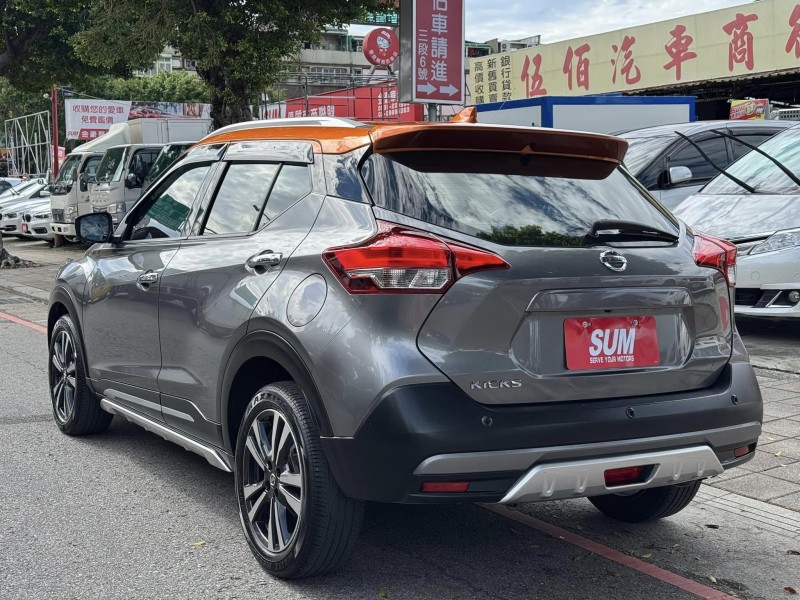 Nissan  Kicks 金鑽店~ Kicks 1.5 智行旗艦版 主要配備有 車道偏離警示 車道變換輔助 AEB自動緊急煞車 遠光燈自動控制 胎壓監控 斜坡起步輔助 循跡防滑 6安 免鑰啟動車門鎖 定速 倒車影像輔助 360度環景影像 光感應頭燈 電動摺疊後視鏡 選配前後行車記錄器 導航 Apple CarPlay 恆溫空調 粉塵過濾器 LED頭燈 車頂行李架 空力套件 等超多項配備！ | 新北市汽車商業同業公會｜TACA優良車商聯盟｜中古、二手車買車賣車公會認證保固