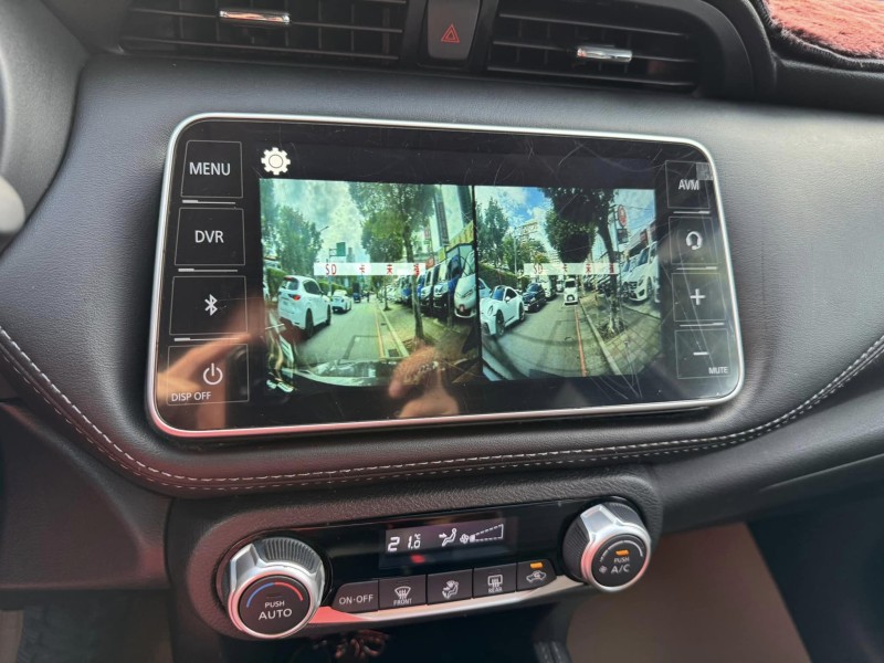 Nissan  Kicks 金鑽店~ Kicks 1.5 智行旗艦版 主要配備有 車道偏離警示 車道變換輔助 AEB自動緊急煞車 遠光燈自動控制 胎壓監控 斜坡起步輔助 循跡防滑 6安 免鑰啟動車門鎖 定速 倒車影像輔助 360度環景影像 光感應頭燈 電動摺疊後視鏡 選配前後行車記錄器 導航 Apple CarPlay 恆溫空調 粉塵過濾器 LED頭燈 車頂行李架 空力套件 等超多項配備！ | 新北市汽車商業同業公會｜TACA優良車商聯盟｜中古、二手車買車賣車公會認證保固