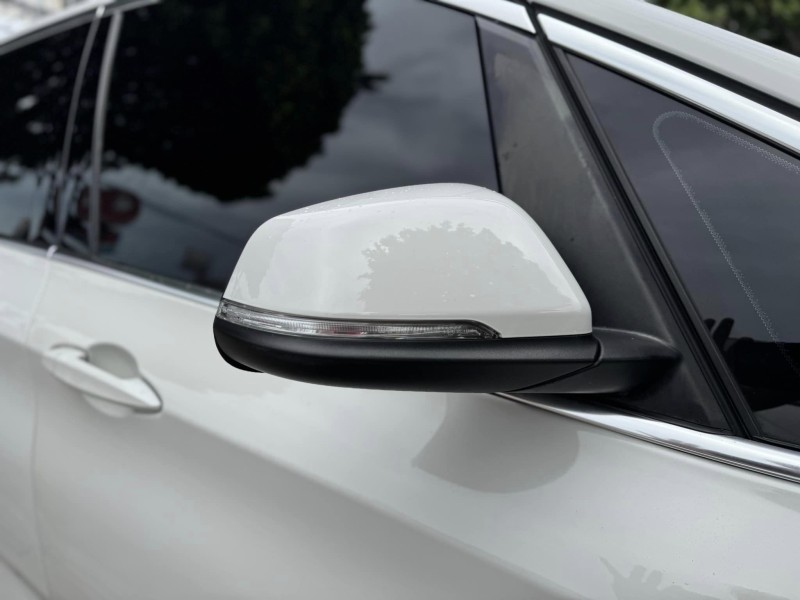 BMW/ 寶馬  2 SERIES  218i 金鑽店~BMW218i 白 主要配備有 循跡防滑 斜坡起步輔助 胎壓監控 6安 免鑰啟動車門 定速 倒車影像 光感應頭燈 雨滴感應雨刷 電動折疊後視鏡 分區恆溫空調 電動尾門 自動停車 粉塵過濾器 後座出風口 LED日行燈 頭燈 尾燈 等多項配備！ | 新北市汽車商業同業公會｜TACA優良車商聯盟｜中古、二手車買車賣車公會認證保固