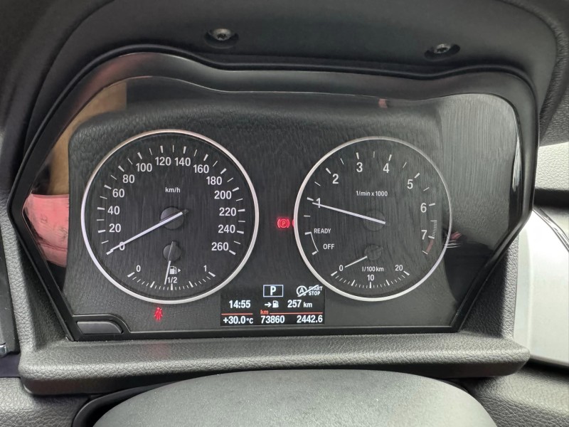 BMW/ 寶馬  2 SERIES  218i 金鑽店~BMW218i 白 主要配備有 循跡防滑 斜坡起步輔助 胎壓監控 6安 免鑰啟動車門 定速 倒車影像 光感應頭燈 雨滴感應雨刷 電動折疊後視鏡 分區恆溫空調 電動尾門 自動停車 粉塵過濾器 後座出風口 LED日行燈 頭燈 尾燈 等多項配備！ | 新北市汽車商業同業公會｜TACA優良車商聯盟｜中古、二手車買車賣車公會認證保固