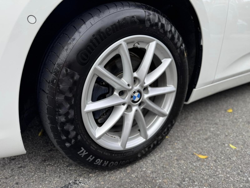 BMW/ 寶馬  2 SERIES  218i 金鑽店~BMW218i 白 主要配備有 循跡防滑 斜坡起步輔助 胎壓監控 6安 免鑰啟動車門 定速 倒車影像 光感應頭燈 雨滴感應雨刷 電動折疊後視鏡 分區恆溫空調 電動尾門 自動停車 粉塵過濾器 後座出風口 LED日行燈 頭燈 尾燈 等多項配備！ | 新北市汽車商業同業公會｜TACA優良車商聯盟｜中古、二手車買車賣車公會認證保固