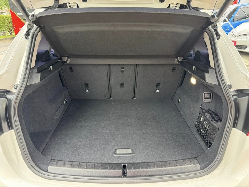BMW/ 寶馬  2 SERIES  218i 金鑽店~BMW218i 白 主要配備有 循跡防滑 斜坡起步輔助 胎壓監控 6安 免鑰啟動車門 定速 倒車影像 光感應頭燈 雨滴感應雨刷 電動折疊後視鏡 分區恆溫空調 電動尾門 自動停車 粉塵過濾器 後座出風口 LED日行燈 頭燈 尾燈 等多項配備！ | 新北市汽車商業同業公會｜TACA優良車商聯盟｜中古、二手車買車賣車公會認證保固