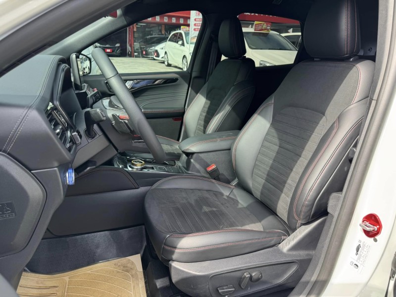 Ford/福特  Kuga 金鑽店~Kuga  ST-Line AWD 2.0 新車價120幾萬 6大系統 原廠保固中 里程保證只跑3萬多公里！主要配備有，ACC主動跟車 車道維持輔助 車道變換輔助 車道偏離警示 循跡防滑 斜坡起步輔助 AEB自動緊急煞車 7安 遠光燈自動控制 胎壓監控 免鑰啟動車門鎖 定速 360度環景影像 雨滴感應雨刷 光感應頭燈 全景天窗 電動尾門 HUD抬頭顯示器 電動摺疊後視鏡 導航 換檔撥片 分區恆溫空調 粉塵過濾器 電動座椅 後座出風口 雙前座跑車座椅 LED頭燈 尾燈 日行燈 主動轉向燈 空力套件  | 新北市汽車商業同業公會｜TACA優良車商聯盟｜中古、二手車買車賣車公會認證保固