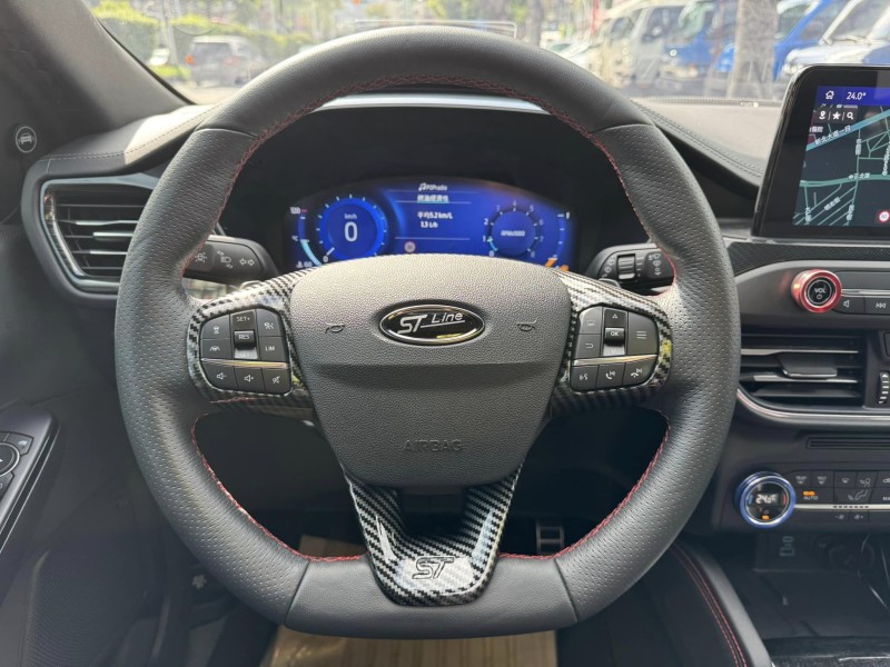Ford/福特  Kuga 金鑽店~Kuga  ST-Line AWD 2.0 新車價120幾萬 6大系統 原廠保固中 里程保證只跑3萬多公里！主要配備有，ACC主動跟車 車道維持輔助 車道變換輔助 車道偏離警示 循跡防滑 斜坡起步輔助 AEB自動緊急煞車 7安 遠光燈自動控制 胎壓監控 免鑰啟動車門鎖 定速 360度環景影像 雨滴感應雨刷 光感應頭燈 全景天窗 電動尾門 HUD抬頭顯示器 電動摺疊後視鏡 導航 換檔撥片 分區恆溫空調 粉塵過濾器 電動座椅 後座出風口 雙前座跑車座椅 LED頭燈 尾燈 日行燈 主動轉向燈 空力套件  | 新北市汽車商業同業公會｜TACA優良車商聯盟｜中古、二手車買車賣車公會認證保固