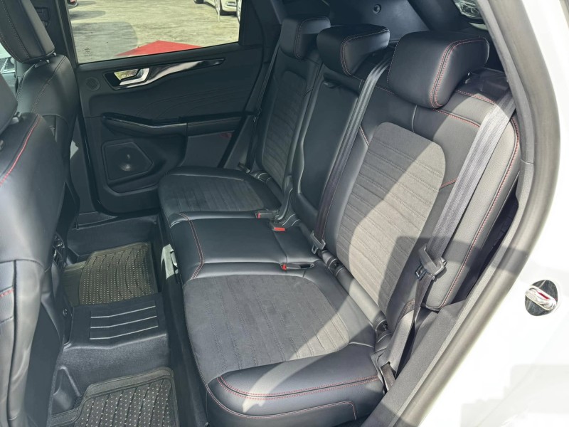 Ford/福特  Kuga 金鑽店~Kuga  ST-Line AWD 2.0 新車價120幾萬 6大系統 原廠保固中 里程保證只跑3萬多公里！主要配備有，ACC主動跟車 車道維持輔助 車道變換輔助 車道偏離警示 循跡防滑 斜坡起步輔助 AEB自動緊急煞車 7安 遠光燈自動控制 胎壓監控 免鑰啟動車門鎖 定速 360度環景影像 雨滴感應雨刷 光感應頭燈 全景天窗 電動尾門 HUD抬頭顯示器 電動摺疊後視鏡 導航 換檔撥片 分區恆溫空調 粉塵過濾器 電動座椅 後座出風口 雙前座跑車座椅 LED頭燈 尾燈 日行燈 主動轉向燈 空力套件  | 新北市汽車商業同業公會｜TACA優良車商聯盟｜中古、二手車買車賣車公會認證保固