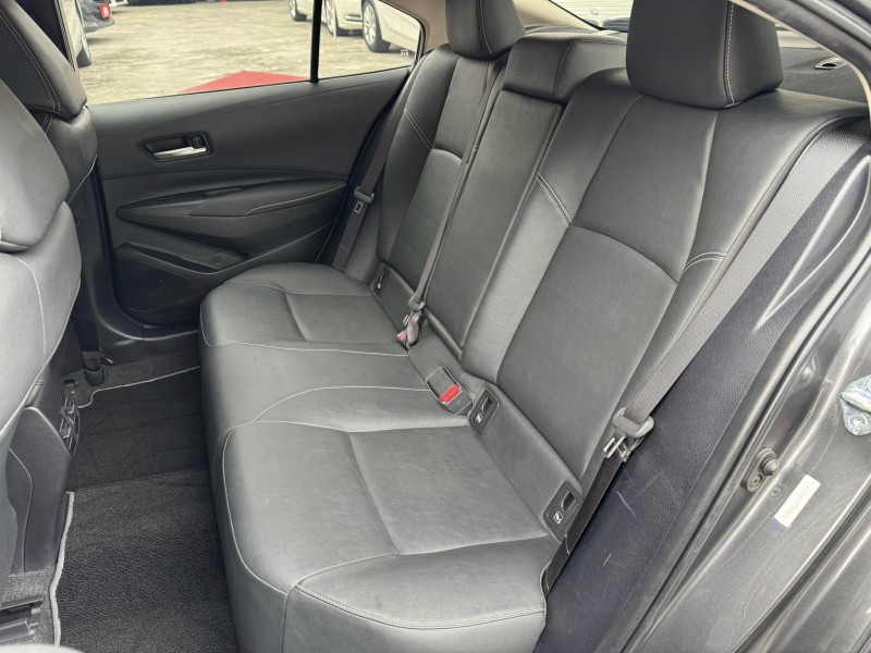 Toyota  Altis 金鑽店~ALTIS 1.8 灰 主要配備有 ACC主動跟車系統 車道偏離警示 車道維持輔助 斜坡起步輔助 AEB自動緊急煞車 遠光燈自動控制 胎壓監控 循跡防滑 9安 定速 光感應頭燈 電動折疊後視鏡 恆溫空調 粉塵過濾器 後座出風口 LED日行燈 尾燈 等多項配備！ | 新北市汽車商業同業公會｜TACA優良車商聯盟｜中古、二手車買車賣車公會認證保固