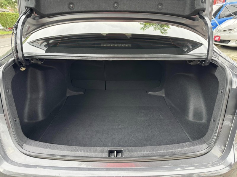 Toyota  Altis 金鑽店~ALTIS 1.8 灰 主要配備有 ACC主動跟車系統 車道偏離警示 車道維持輔助 斜坡起步輔助 AEB自動緊急煞車 遠光燈自動控制 胎壓監控 循跡防滑 9安 定速 光感應頭燈 電動折疊後視鏡 恆溫空調 粉塵過濾器 後座出風口 LED日行燈 尾燈 等多項配備！ | 新北市汽車商業同業公會｜TACA優良車商聯盟｜中古、二手車買車賣車公會認證保固