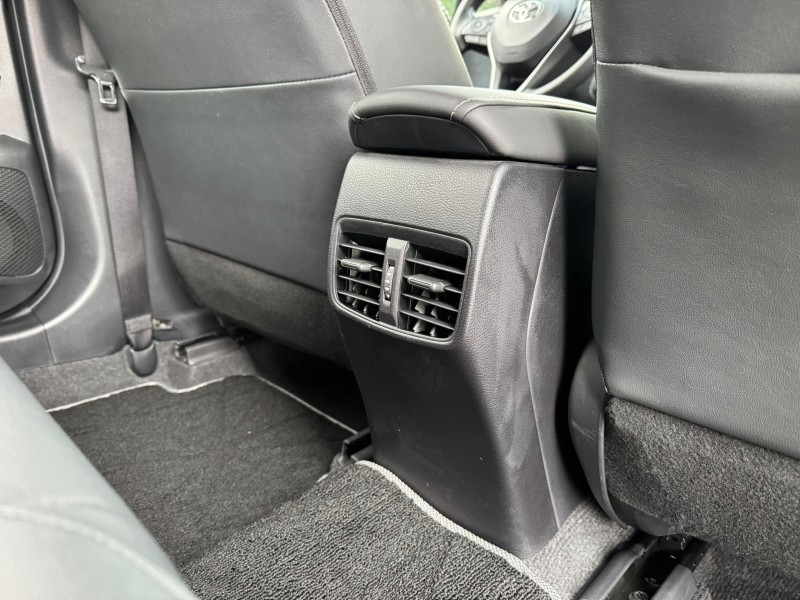 Toyota  Altis 金鑽店~ALTIS 1.8 灰 主要配備有 ACC主動跟車系統 車道偏離警示 車道維持輔助 斜坡起步輔助 AEB自動緊急煞車 遠光燈自動控制 胎壓監控 循跡防滑 9安 定速 光感應頭燈 電動折疊後視鏡 恆溫空調 粉塵過濾器 後座出風口 LED日行燈 尾燈 等多項配備！ | 新北市汽車商業同業公會｜TACA優良車商聯盟｜中古、二手車買車賣車公會認證保固