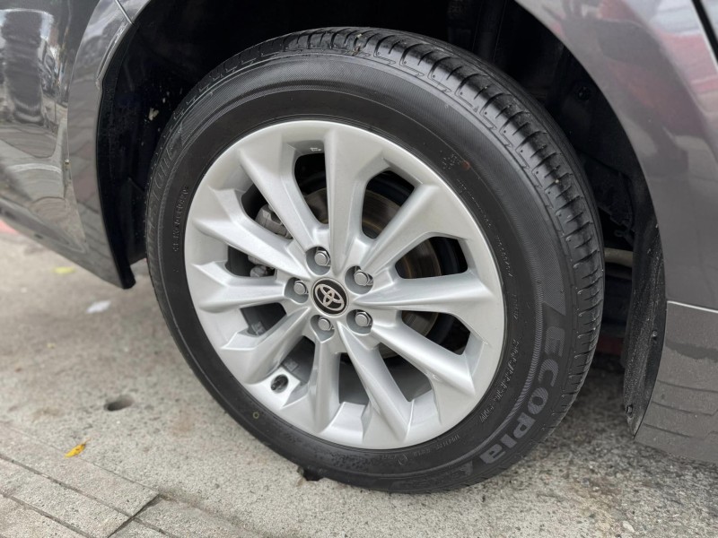 Toyota  Altis 金鑽店~ALTIS 1.8 灰 主要配備有 ACC主動跟車系統 車道偏離警示 車道維持輔助 斜坡起步輔助 AEB自動緊急煞車 遠光燈自動控制 胎壓監控 循跡防滑 9安 定速 光感應頭燈 電動折疊後視鏡 恆溫空調 粉塵過濾器 後座出風口 LED日行燈 尾燈 等多項配備！ | 新北市汽車商業同業公會｜TACA優良車商聯盟｜中古、二手車買車賣車公會認證保固