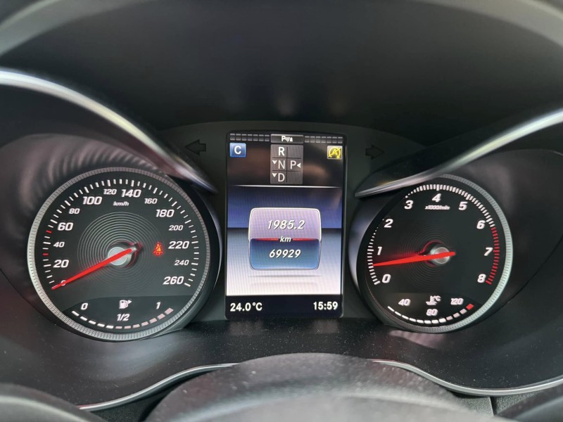 Mercedes-Benz/賓士   C-CLASS  C250 金鑽店~賓士旗艦小改款C250AMG 只跑6萬多公里 主要配備有，選配全景天窗 大螢幕 導航 無線Apple CarPlay ￼倒車影像 9安 遠光燈自動控制 胎壓監控 AEB自動緊急煞車 車道變換輔助 主動安全預防系統 循跡防滑 定速 自動停車系統 雨滴感應雨刷 光感應頭燈 電動摺疊後視鏡 換檔撥片 分區恆溫空調 雙電動記憶座椅 粉塵過濾器 後座出風口 空力套件 LED日行燈 頭燈 尾燈 主動轉向頭燈 等多項配備！ | 新北市汽車商業同業公會｜TACA優良車商聯盟｜中古、二手車買車賣車公會認證保固